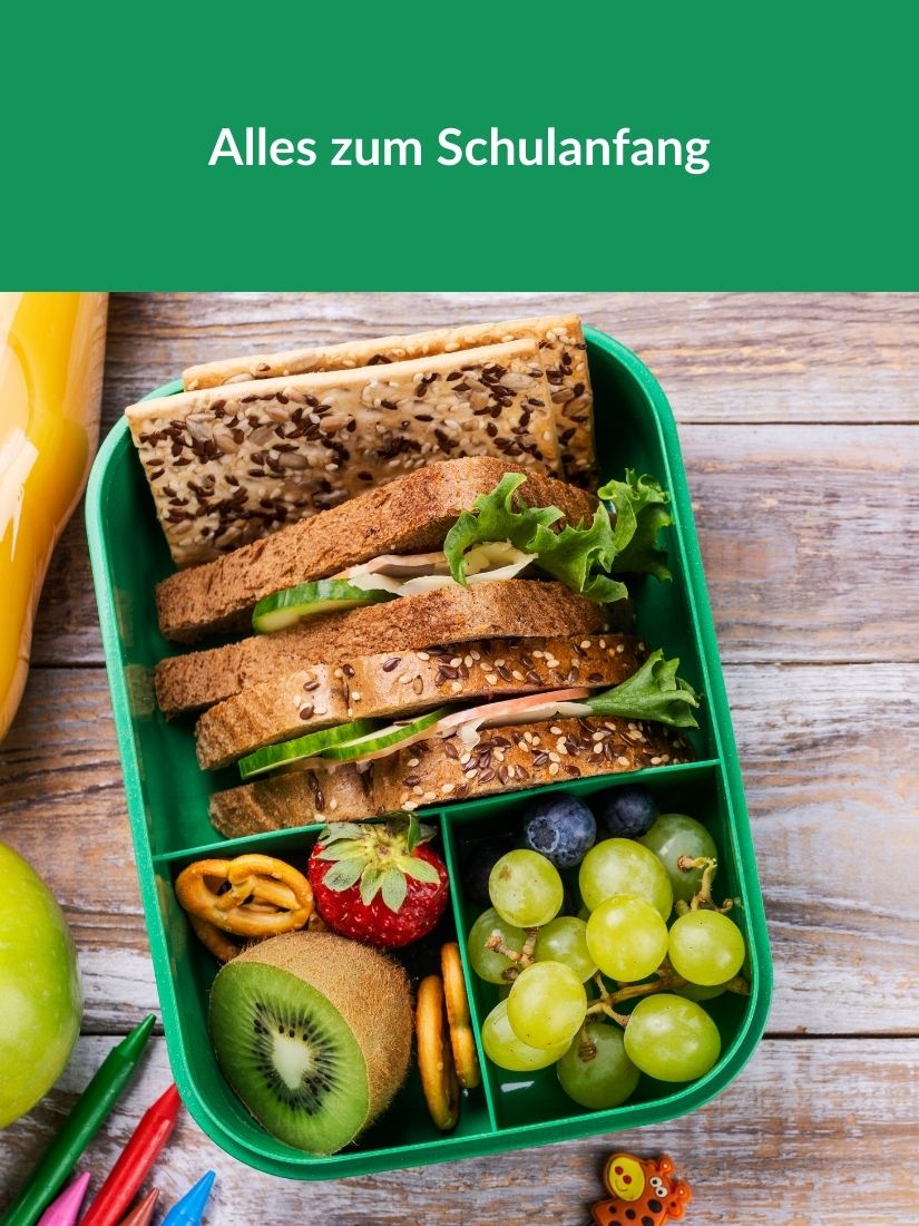 Gefüllte Brotdosen mit Obst, belegten Broten, Kekse, Muffins und Gemüse. Text: " Alles zum Schulanfang"